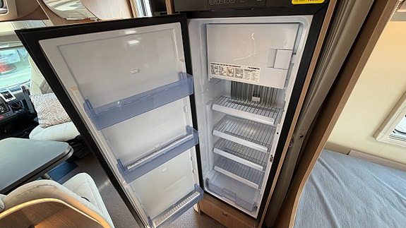 Bürstner Ixeo T 720 140hk / Aut / Toa Bak / Låga långbäddar, ALDE 12 of 22