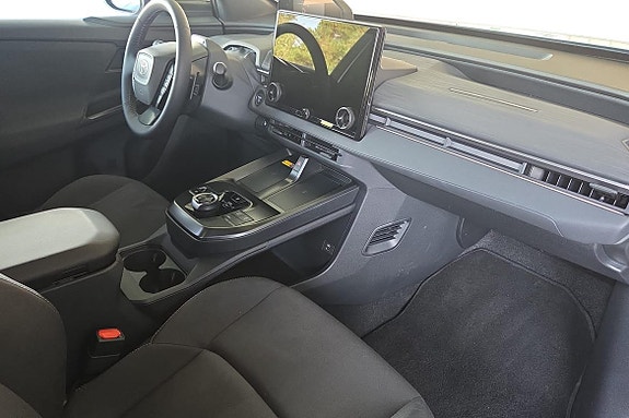 Toyota C-HR 13 of 19