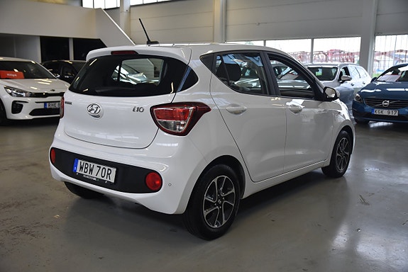 Hyundai i10 3 of 5