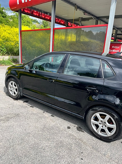 Volkswagen Polo 2 of 5