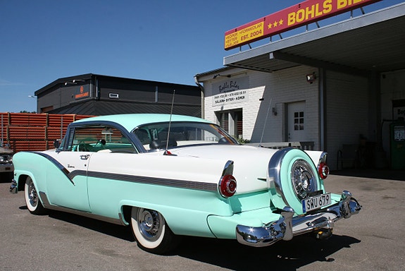 Ford Fairlane 5 of 25