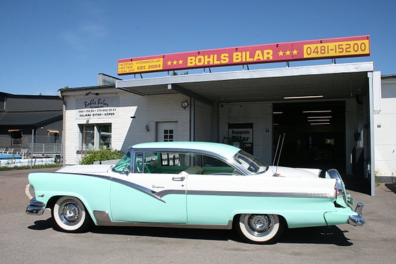 Ford Fairlane 6 of 25