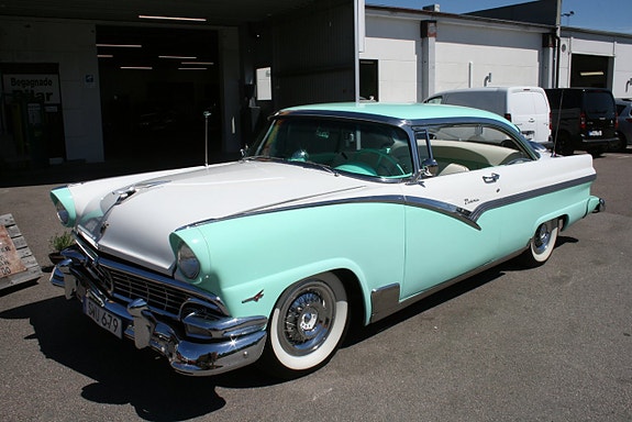 Ford Fairlane 8 of 25