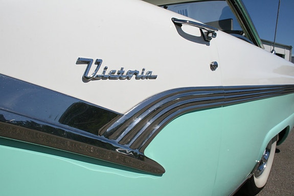 Ford Fairlane 10 of 25