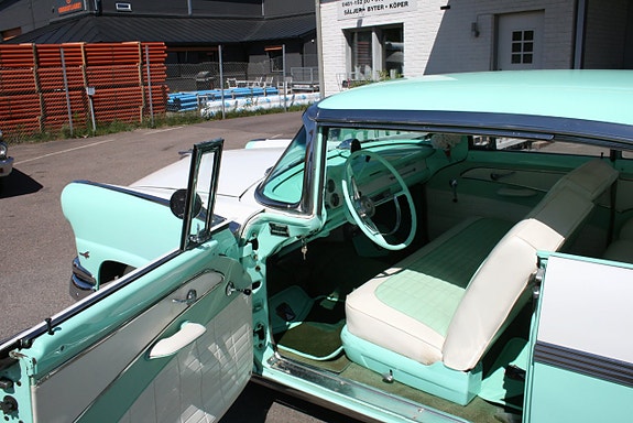 Ford Fairlane 13 of 25