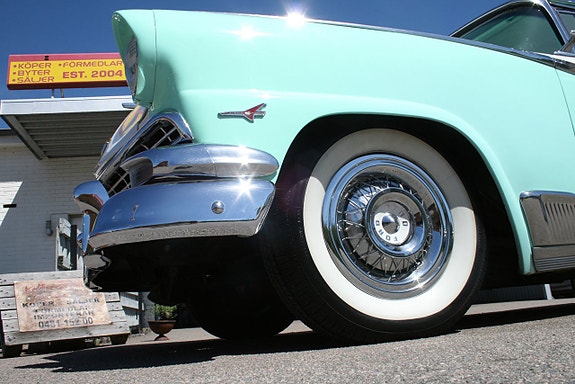 Ford Fairlane 7 of 25