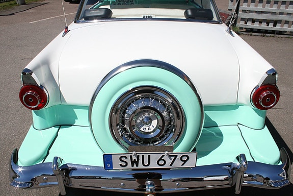 Ford Fairlane 11 of 25
