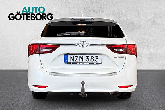 Toyota Avensis 5 of 5
