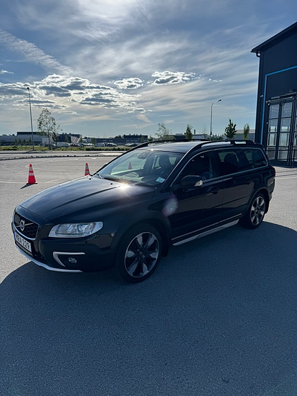 Volvo XC70 2 of 5