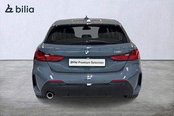 BMW 118i 4 of 5