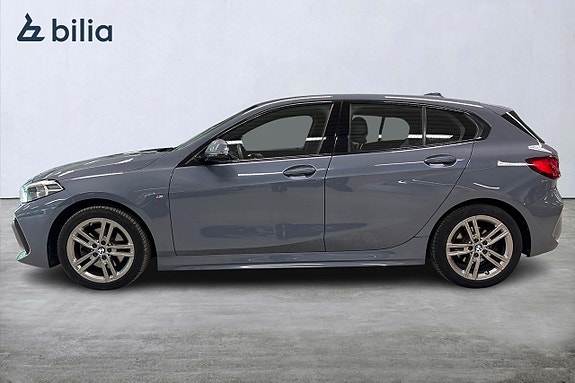 BMW 118i 3 of 5