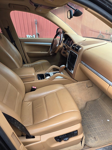 Porsche Cayenne S 3 of 5
