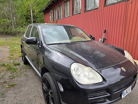 Porsche Cayenne S 4 of 5