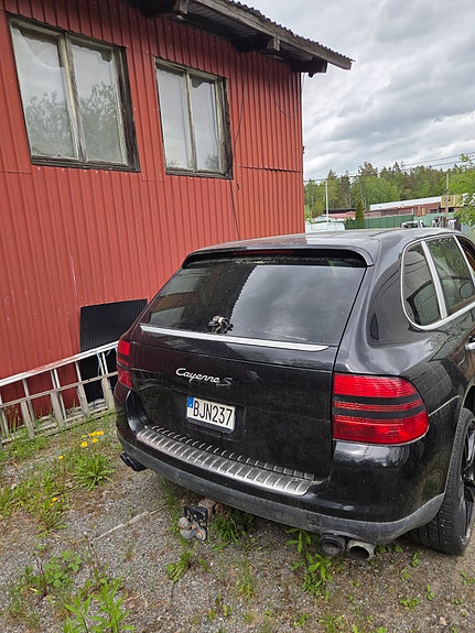 Porsche Cayenne S 5 of 5