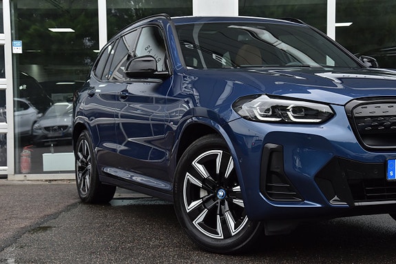 BMW iX3 4 of 5