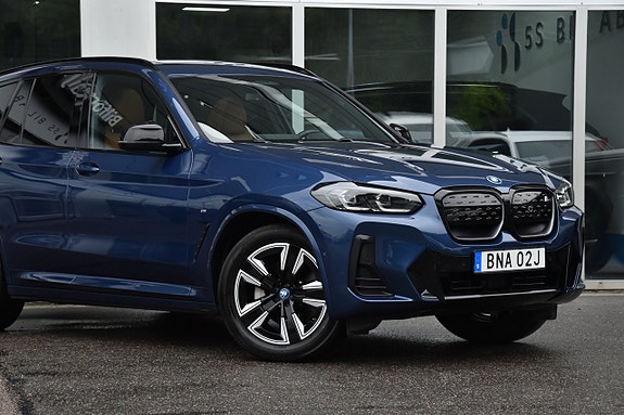 BMW iX3 3 of 5