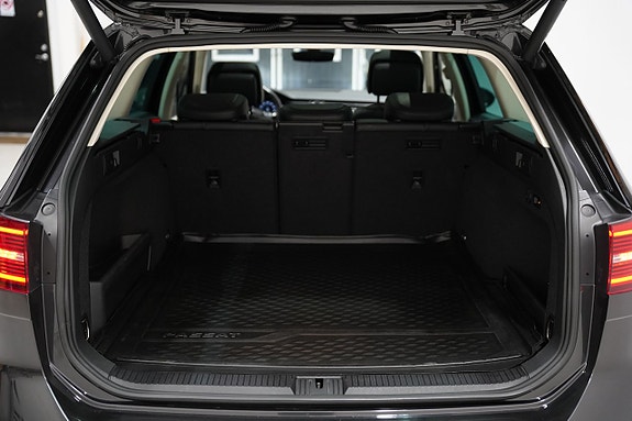 Volkswagen Passat 22 of 24