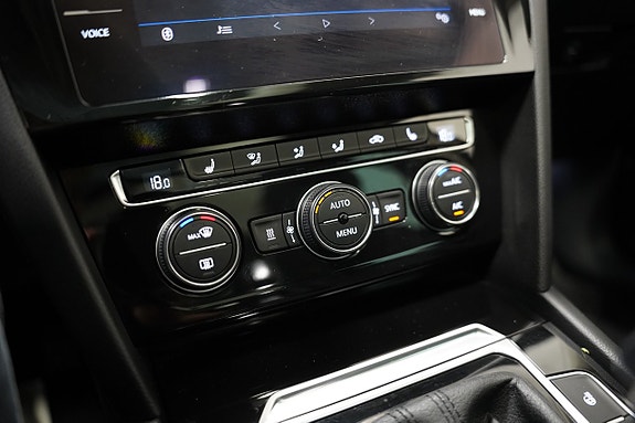 Volkswagen Passat 15 of 24