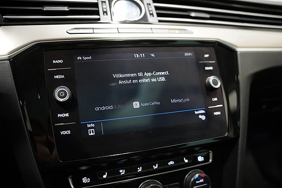 Volkswagen Passat 18 of 24