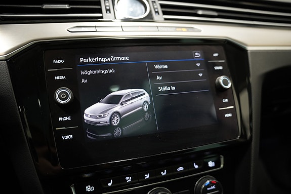 Volkswagen Passat 17 of 24