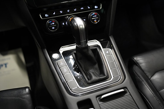 Volkswagen Passat 14 of 24
