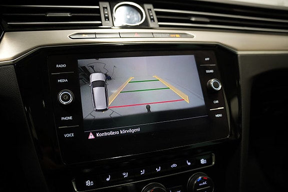 Volkswagen Passat 16 of 24