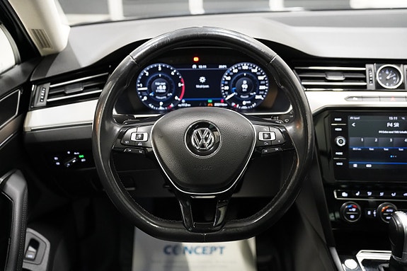 Volkswagen Passat 12 of 24