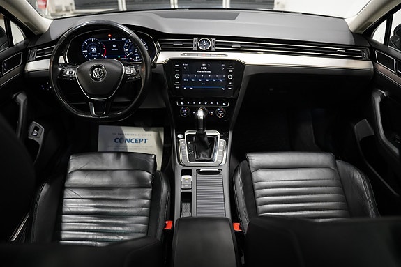 Volkswagen Passat 11 of 24