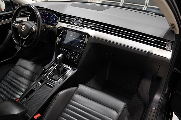 Volkswagen Passat 9 of 24