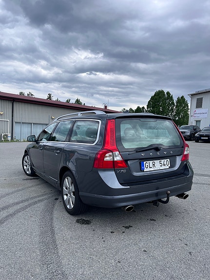 Volvo V70 4 of 5