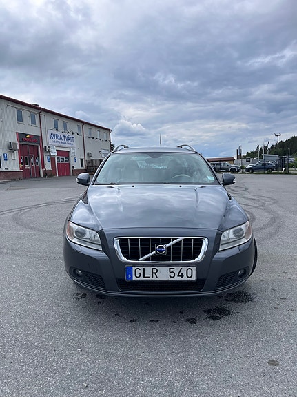 Volvo V70 3 of 5