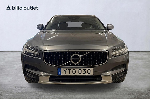 Volvo V90 Cross Country 3 of 5