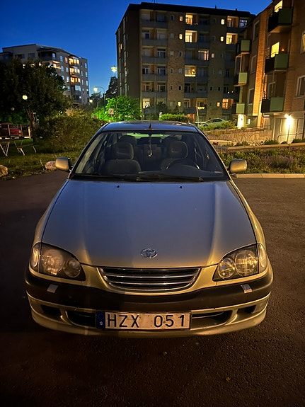 Toyota Avensis 2 of 5