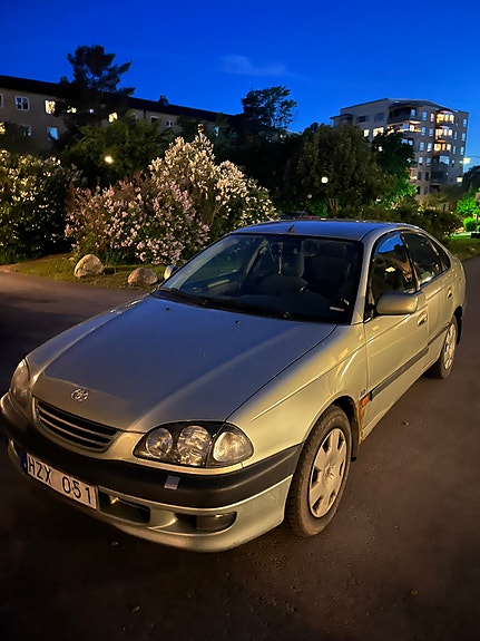 Toyota Avensis 3 of 5
