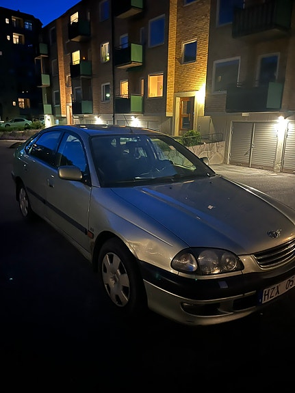 Toyota Avensis 4 of 5