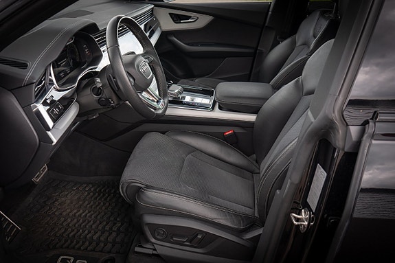 Audi Q8 13 of 23