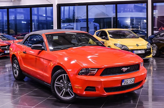 Ford Mustang 2 of 5
