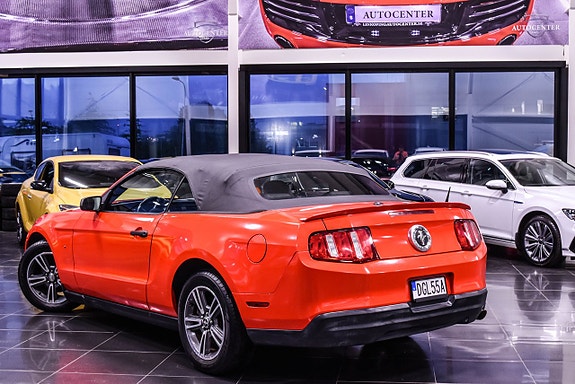 Ford Mustang 3 of 5