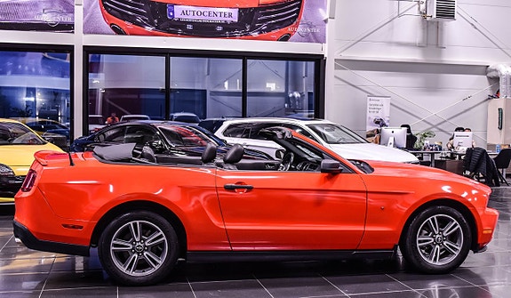Ford Mustang 4 of 5