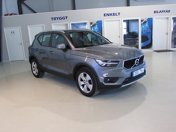 Volvo XC40 2 of 5