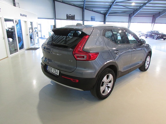 Volvo XC40 4 of 5