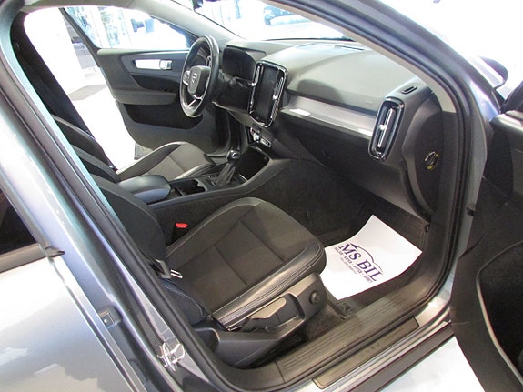 Volvo XC40 9 of 19