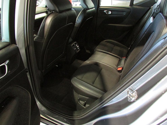 Volvo XC40 11 of 19