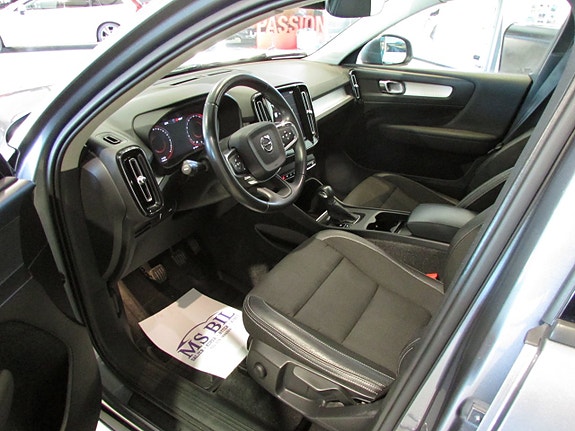 Volvo XC40 8 of 19