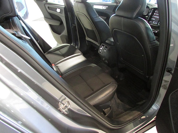 Volvo XC40 10 of 19