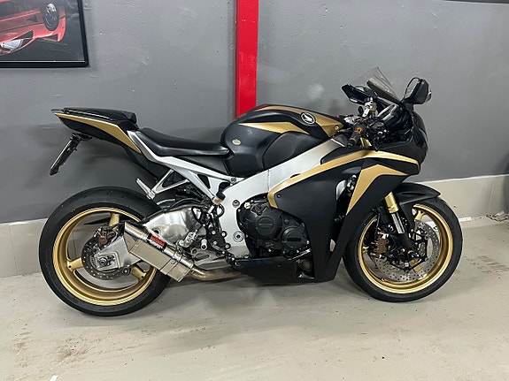Honda CBR1000RR 1.0 4 of 10