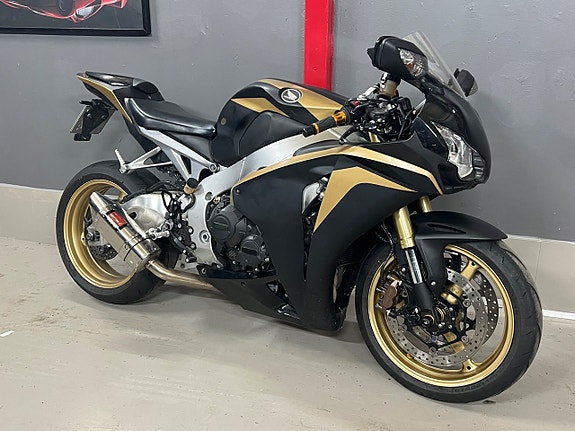 Honda CBR1000RR 1.0 3 of 10