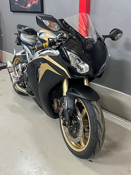 Honda CBR1000RR 1.0 2 of 10