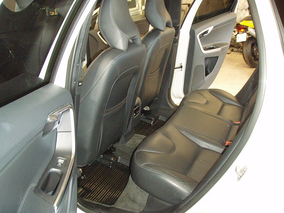 Volvo XC60 8 of 14
