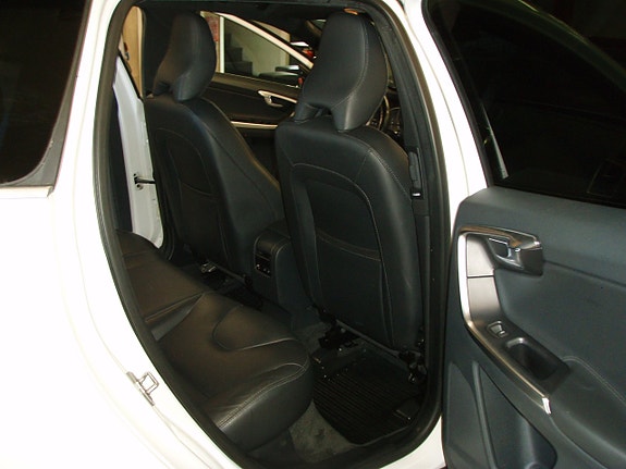 Volvo XC60 11 of 14